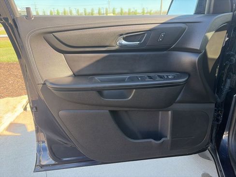 Used 2015 Chevrolet Traverse LT w/ Style and Technology Package image 47