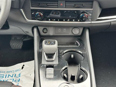 Used 2026 Nissan Rogue SV AWD/4WD image 8