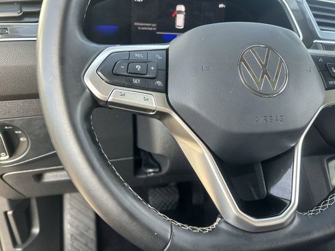 Used 2023 Volkswagen Tiguan SE w/ Panoramic Sunroof Package FWD image 21