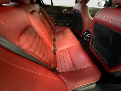Used 2022 Alfa Romeo Giulia Veloce RWD image 28