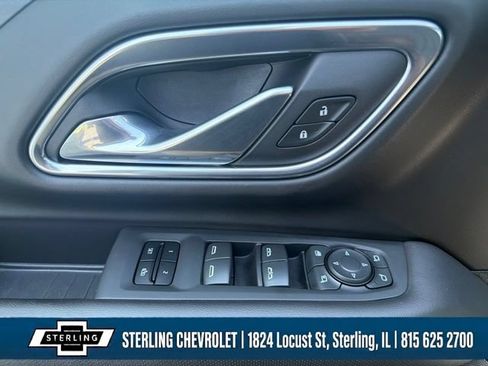 Used 2023 GMC Yukon XL SLT w/ SLT Premium Package AWD/4WD image 12