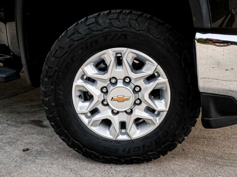 Used 2022 Chevrolet Silverado 2500 LTZ w/ LTZ Convenience Package image 13