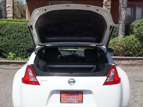 Used 2017 Nissan 370Z Coupe RWD image 8