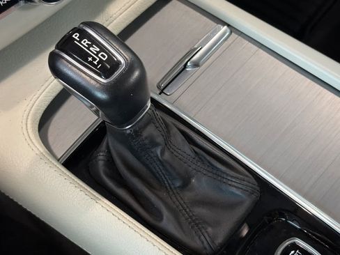 Used 2022 Volvo XC90 T5 Momentum w/ Protection Package image 25