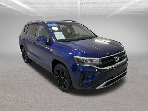 Certified 2023 Volkswagen Taos SE w/ Panoramic Sunroof Package FWD image 4