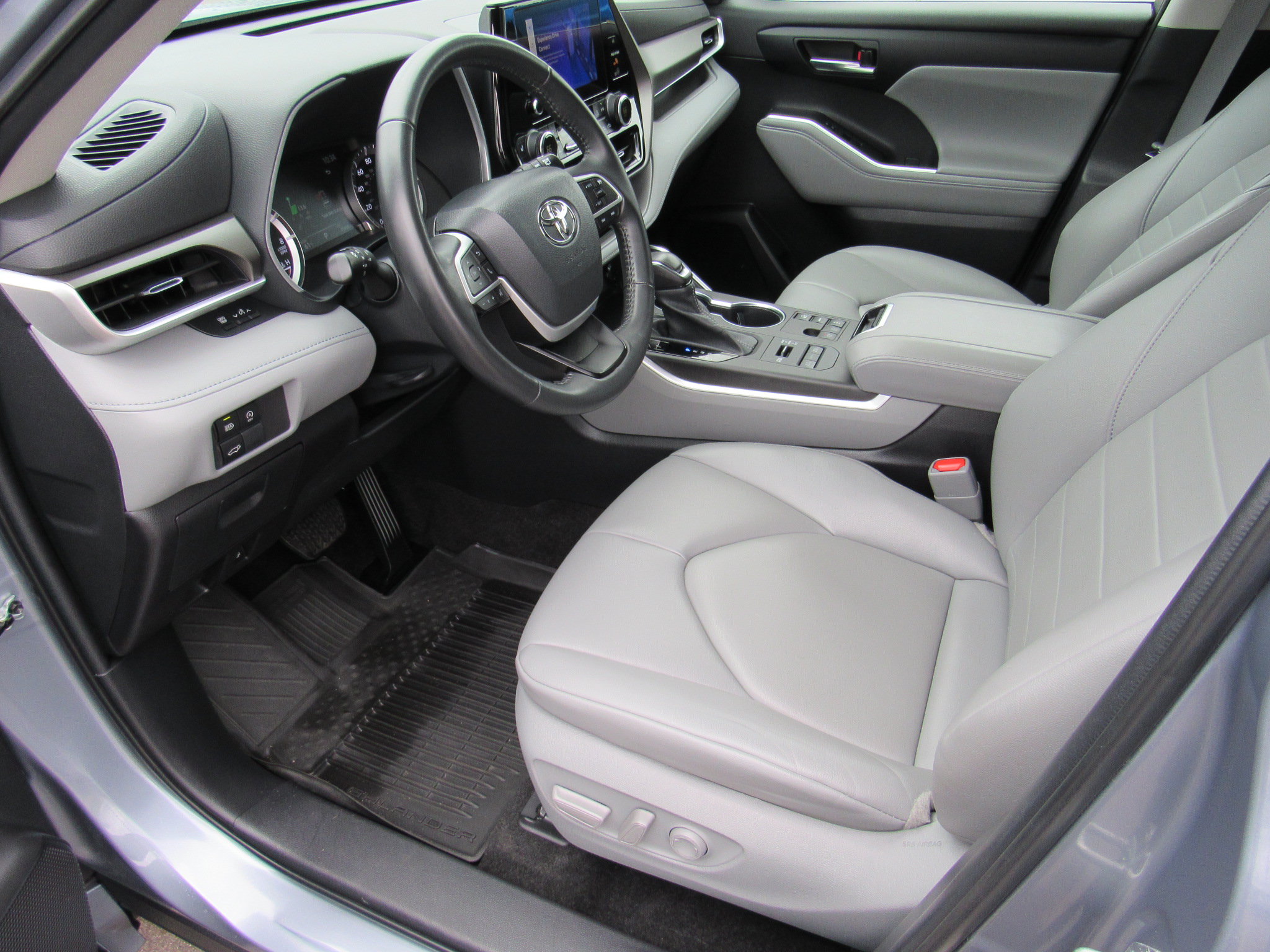 Used 2023 Toyota Highlander XLE AWD/4WD image 14