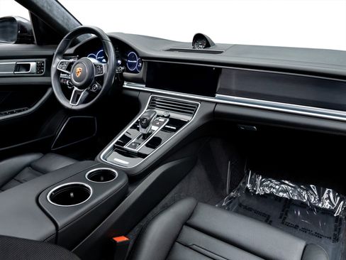 Used 2019 Porsche Panamera GTS w/ Assistance Package image 2