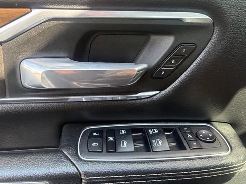 Used 2023 RAM 1500 Laramie AWD/4WD image 12