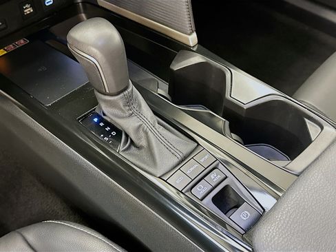 Used 2025 Toyota Camry SE image 25