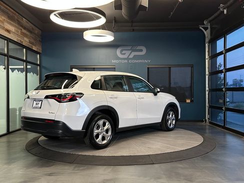 Used 2023 Honda HR-V LX image 3