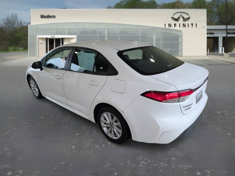 Used 2023 Toyota Corolla LE w/ LE Convenience Package FWD image 5