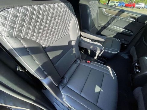 Certified 2024 GMC Acadia Denali image 29