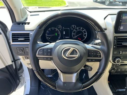 Used 2023 Lexus GX 460 Premium w/ Accessory Package AWD/4WD image 12