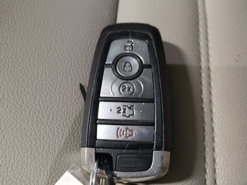 Used 2019 Ford Fusion SEL FWD image 32