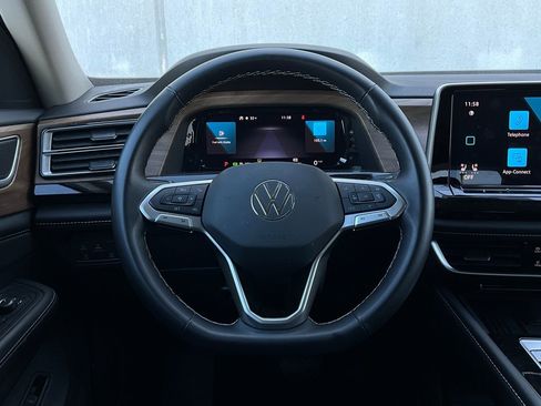 Used 2025 Volkswagen Atlas SE image 36