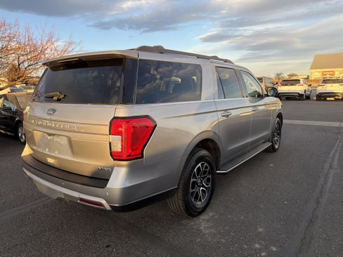 Used 2023 Ford Expedition Max XLT image 5