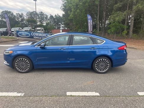 Used 2017 Ford Fusion SE w/ Fusion SE Technology Package FWD image 6