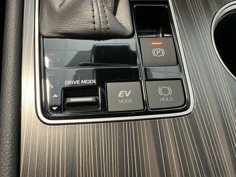 Certified 2022 Toyota Sienna Platinum w/ Protection Package (TMS) image 18