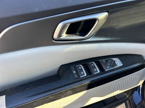 Used 2024 Kia Carnival LX image 30