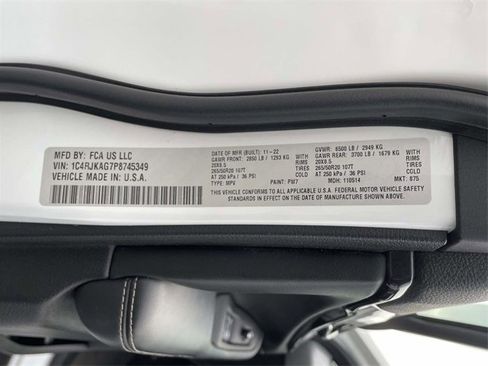 Used 2023 Jeep Grand Cherokee L Laredo image 32