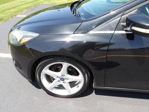 Used 2012 Ford Focus Titanium FWD image 32