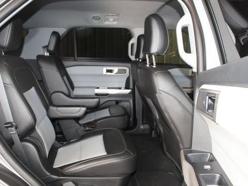 Used 2024 Ford Explorer XLT w/ Equipment Group 202A RWD image 22