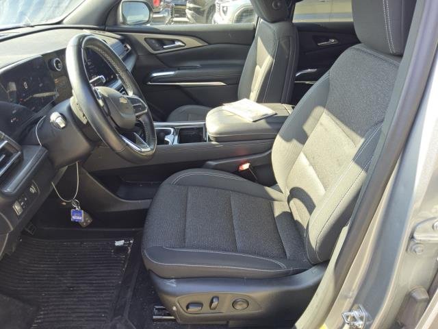 Used 2024 Chevrolet Traverse LT w/ Trailering Package FWD image 4