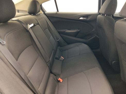 Used 2018 Chevrolet Cruze LT FWD image 19