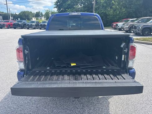 Used 2022 Toyota Tacoma TRD Sport w/ Technology Package AWD/4WD image 7