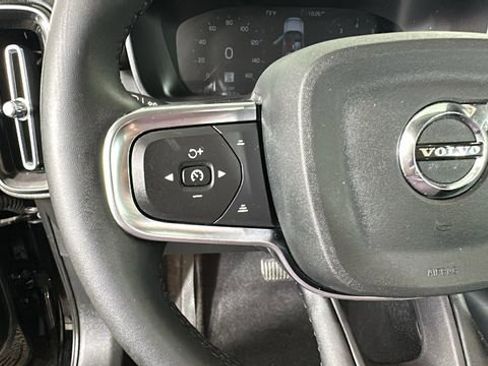 Used 2022 Volvo XC40 T5 Momentum AWD/4WD image 15