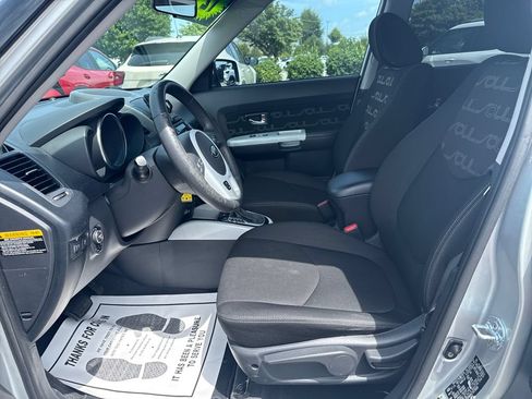 Used 2012 Kia Soul + w/ Audio Pkg FWD image 9