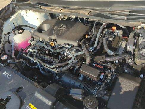 Used 2024 Toyota Sienna XLE image 34