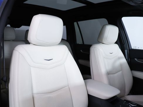 Used 2023 Cadillac XT6 Sport w/ Technology Package image 16