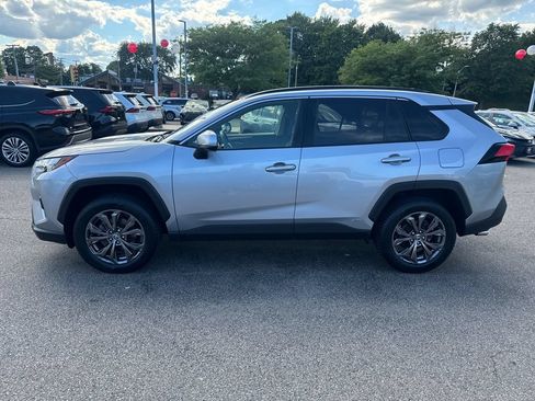 Used 2022 Toyota RAV4 XLE Premium AWD/4WD image 4