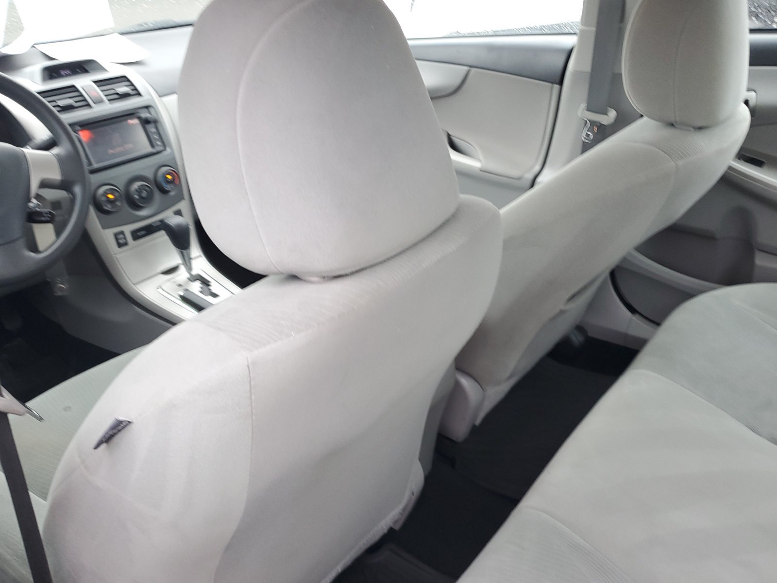Used 2013 Toyota Corolla LE FWD image 13
