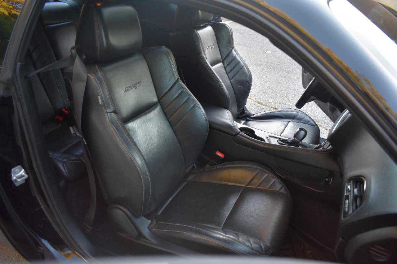 Used 2016 Dodge Challenger SRT RWD image 18