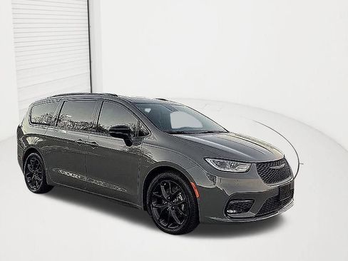 Used 2023 Chrysler Pacifica Limited w/ S Appearance Package image 7