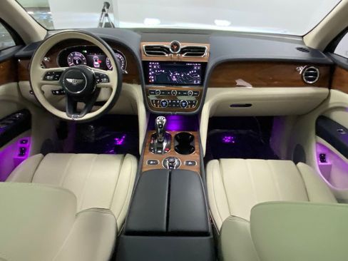 Used 2024 Bentley Bentayga image 27