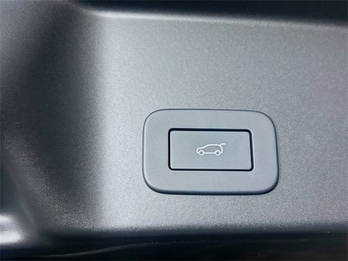 Used 2025 Land Rover Range Rover Evoque Dynamic SE image 27