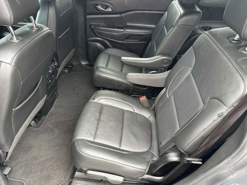 Used 2021 GMC Acadia SLT w/ Technology Package FWD image 22