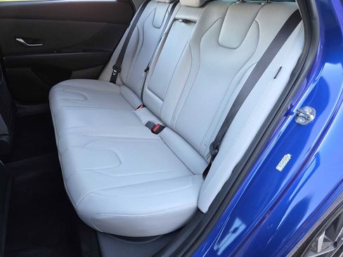 Used 2025 Hyundai Elantra Limited image 20