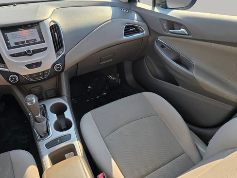 Used 2017 Chevrolet Cruze LS FWD image 4