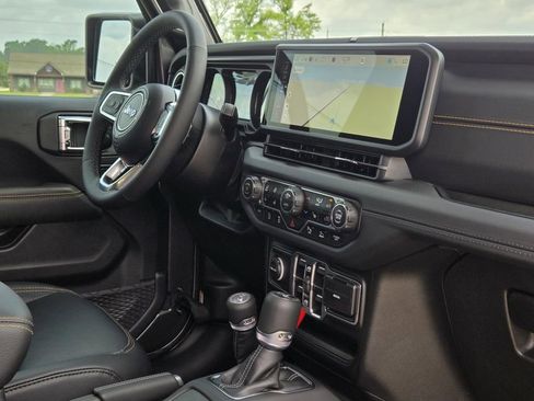 Used 2025 Jeep Wrangler Sahara AWD/4WD image 29