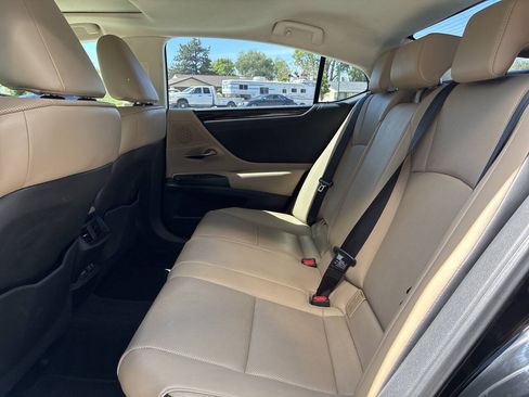 Used 2020 Lexus ES 300h w/ Premium Package FWD image 10