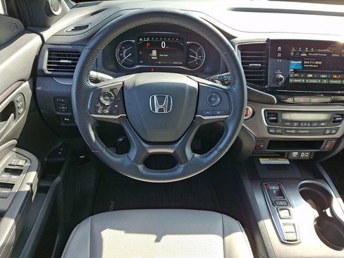 Used 2023 Honda Passport EX-L image 2