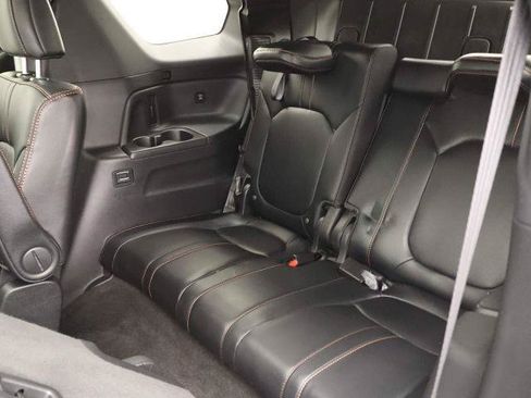Used 2025 Honda Pilot TrailSport image 34