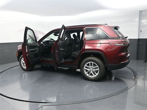 New 2025 Jeep Grand Cherokee Laredo image 29