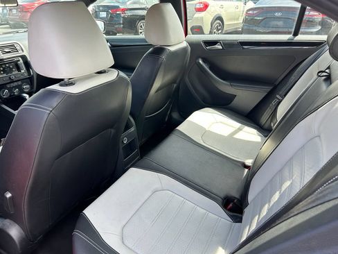 Used 2015 Volkswagen Jetta Sport FWD image 30