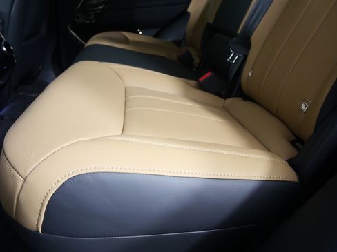 Used 2025 Land Rover Range Rover Sport Dynamic SE image 17