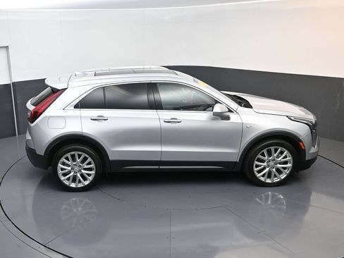 Used 2020 Cadillac XT4 Luxury w/ Cold Weather Package FWD image 17